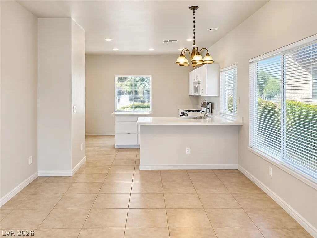 3 bed, 2.5 bath, 1564 sqft, $2,350 — Photo 3