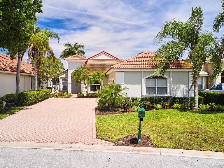 8282 Spyglass Dr — Photo 36
