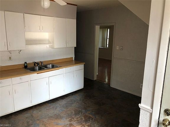 4th image of 10513 Bernard Ave