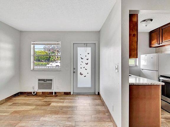 5th image of 702 N L St APT 6