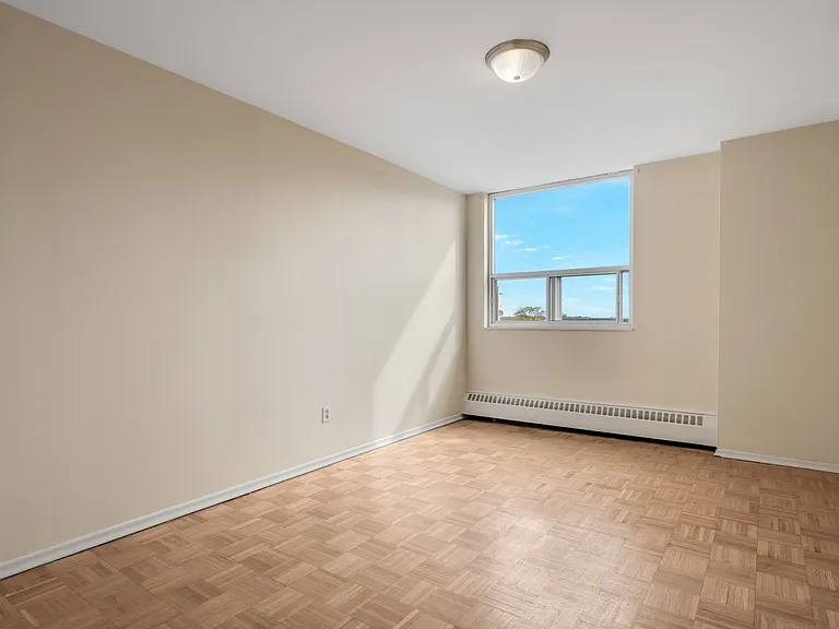3801 Riverside Dr E — Photo 6