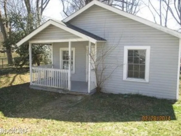 1613 W McFarland Ave, Gastonia, NC 28052