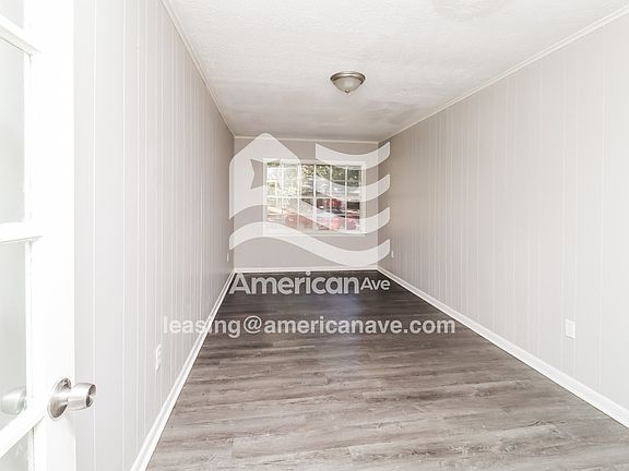 1418886_002_living_room_14086276.jpg