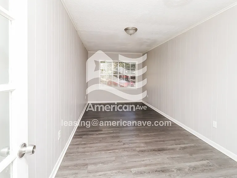 1418886_002_living_room_14086276.jpg