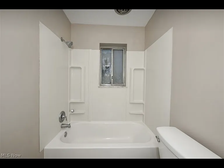 5200 Royalton Rd — Photo 8