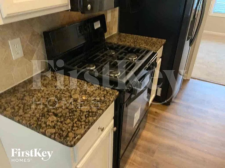5952 Park Bend Ave — Photo 6