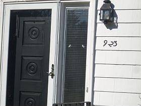 2nd image of 923 Main St