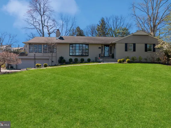 230 S Park Dr, Collingswood, NJ 08108