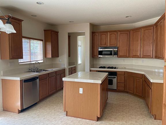 5th image of 252 Siltstone Ave