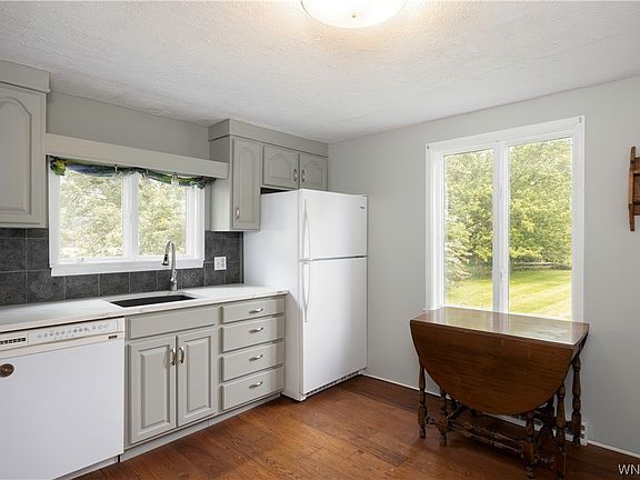 3rd image of 7575 Goodrich Rd