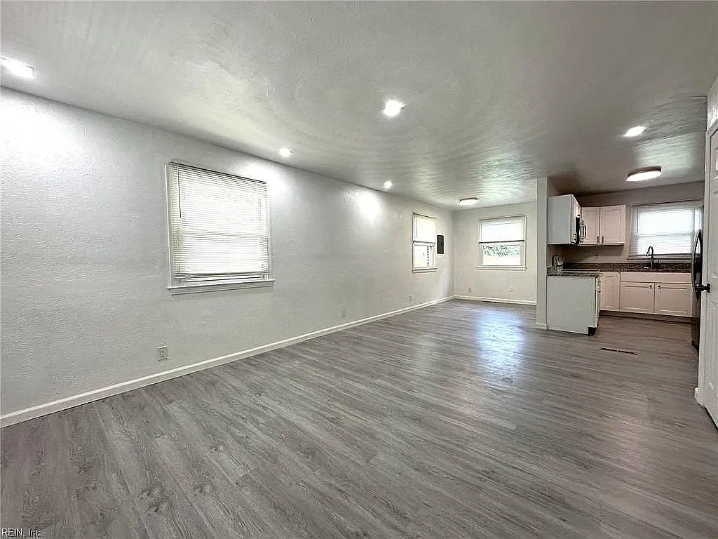 3 bed, 1500 sqft, $2,200 — Photo 3