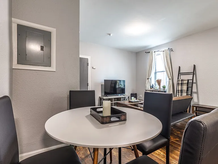 2322 E Carson St — Photo 6