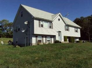 29 Seaman Ln, New Windsor, NY 12553