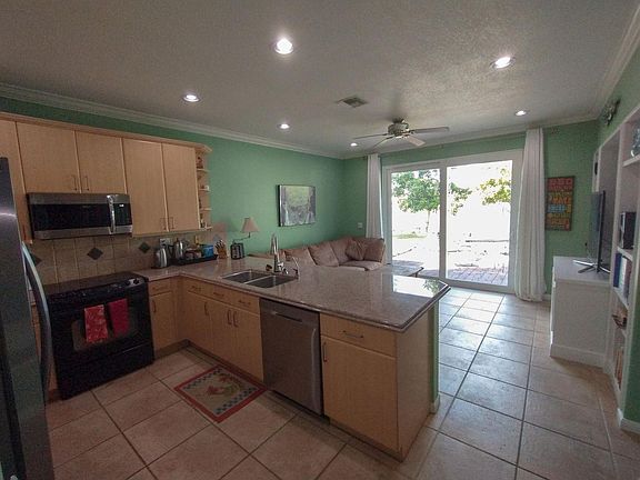 3rd image of 4900 Catalina Dr