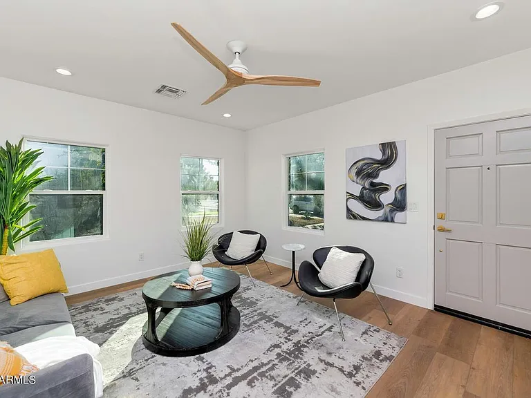 938 E Coronado Rd — Photo 5