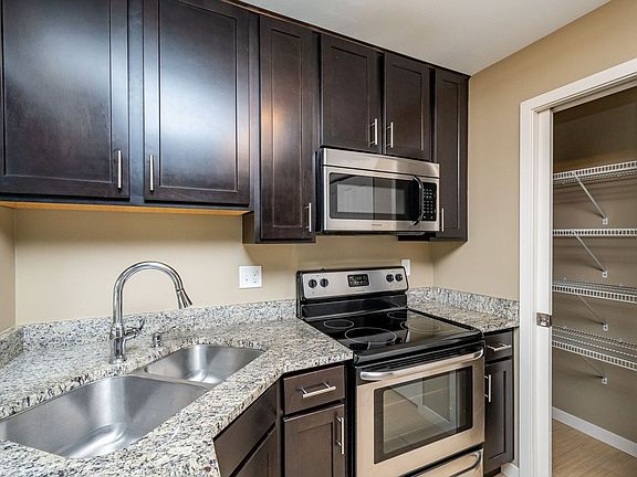 5th image of 205 6th St #20501