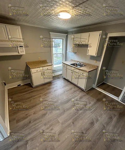 131 Baldwin St — Photo 3