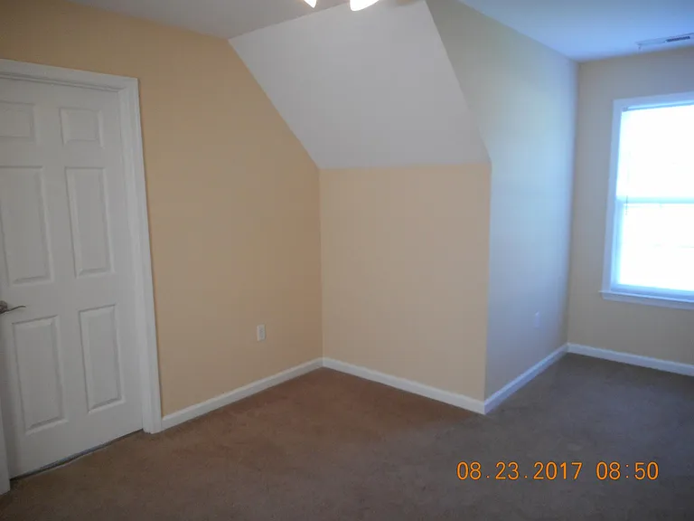 512 Leesburg Dr — Photo 6