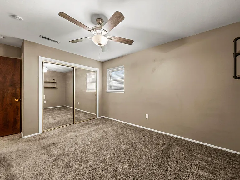 436 Topeka Dr — Photo 11