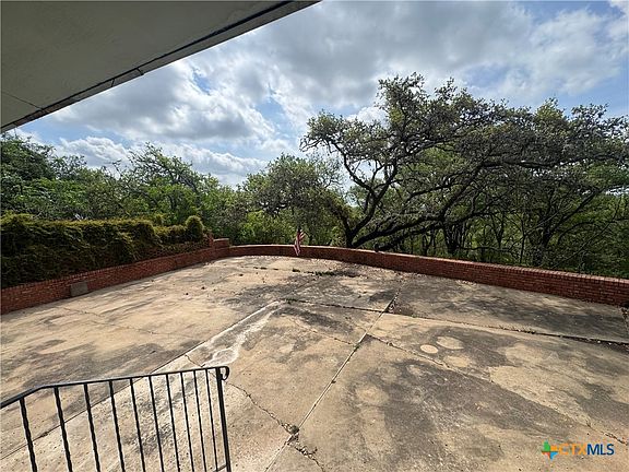 3rd image of 104 Chula Vista St
