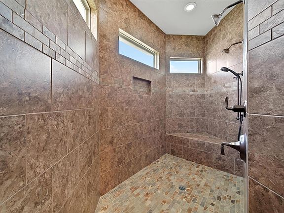 3rd image of 399 Fm 1696 Rd W