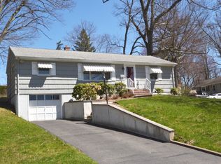 2 Crossley Pl, Park Ridge, NJ 07656