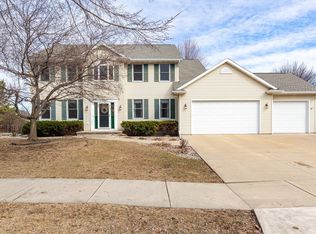 400 E Apple Creek Rd, Appleton, WI 54913