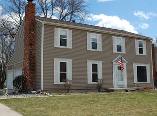 1212 Barneswood Ln, Rochester Hills, MI 48306