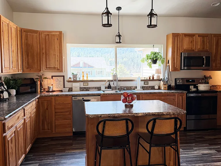 110 Bernie Rd — Photo 4