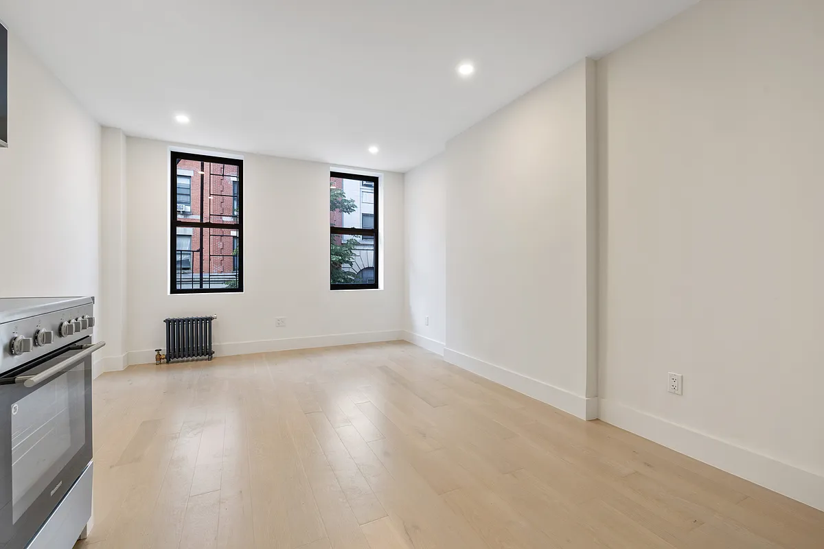 Building Photo - 229 W 20th St #5C