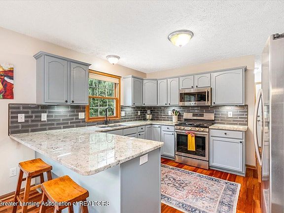 5th image of 7541 Barsfield Ln