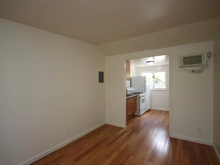 114 S Grand Oaks Ave #120 — Photo 2