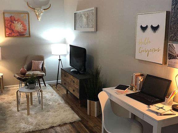 Living space, Staged