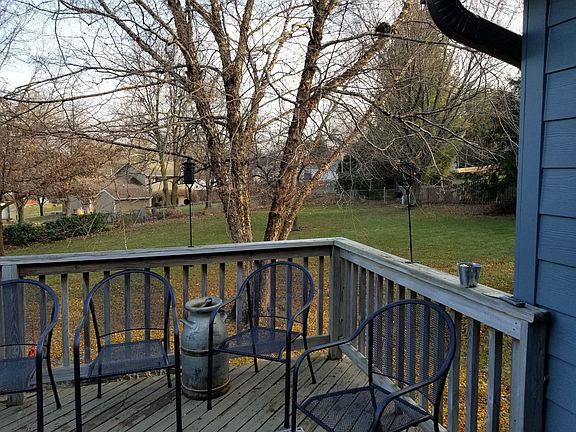 Deck off dining rm