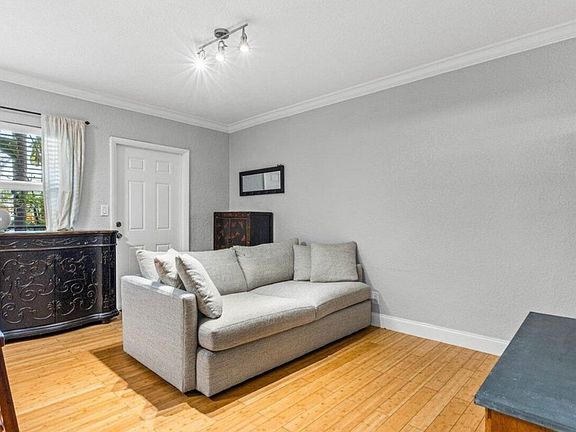 3rd image of 744 NE 14th Ave