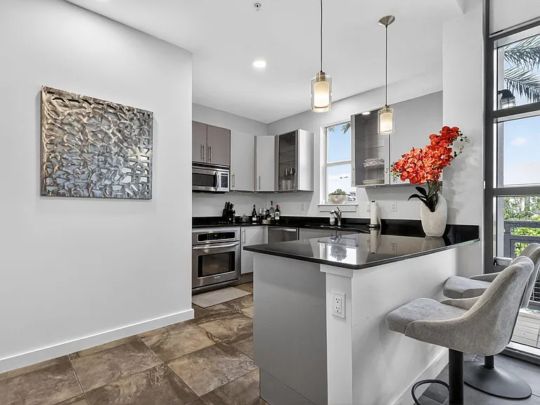 365 SE 6th Ave #309 — Photo 8
