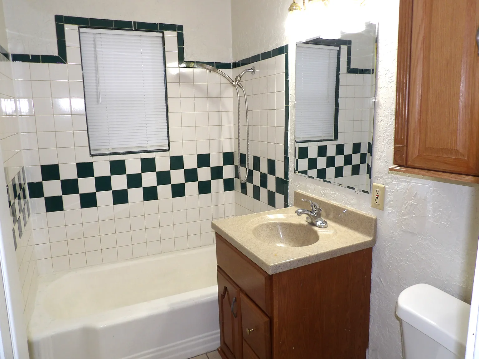 2 bed, 750 sqft, $595 — Photo 2