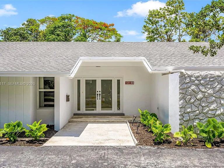 13100 SW 81st Ave — Photo 1