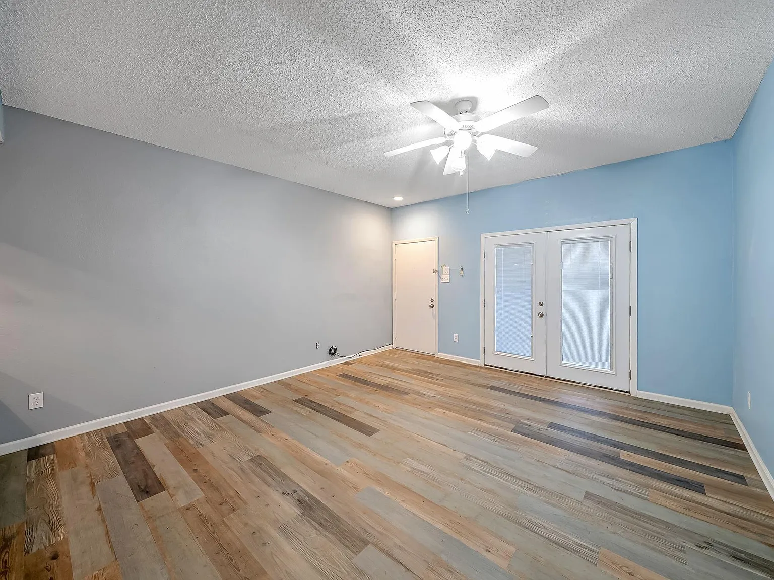 2 bed, 1.0 bath, 902 sqft, $1,750 — Photo 2