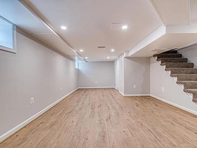 16 S Kelly Ave — Photo 22