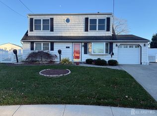 10 Woodlawn Cir, Keyport, NJ 07735
