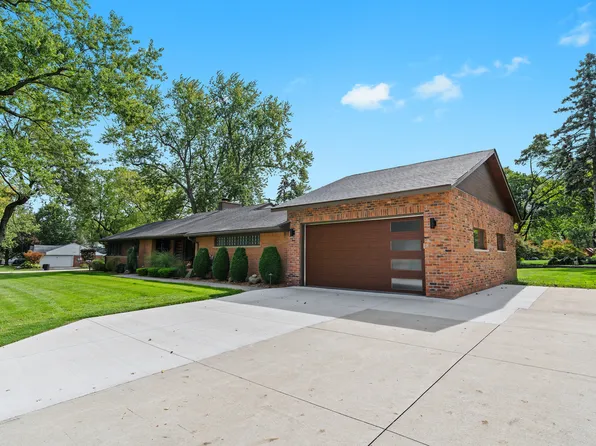 870 Pine Hill Dr, Bloomfield Hills, MI 48304