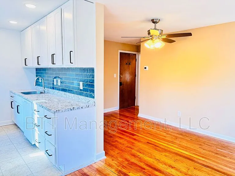 908 Hudson Ave #6 — Photo 11