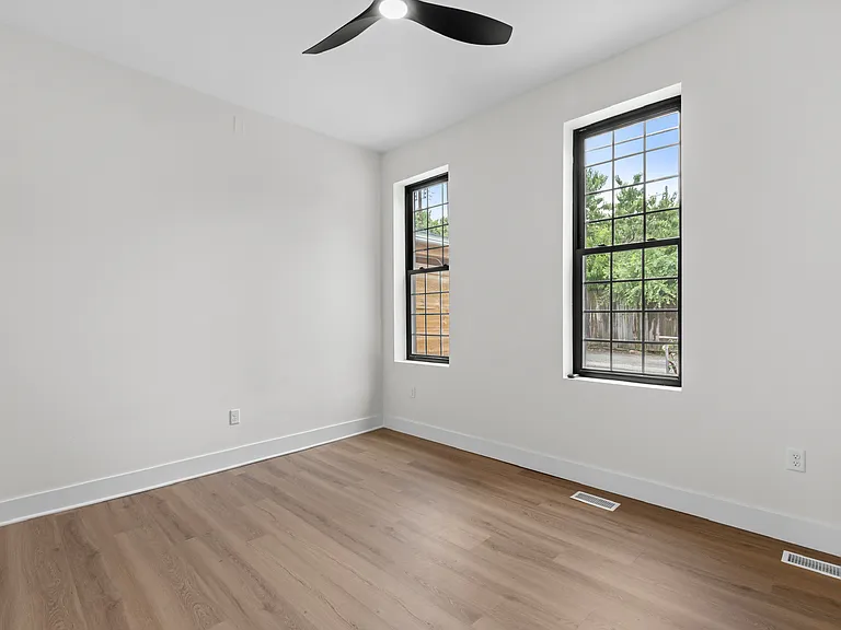 3418 Michigan Ave — Photo 11