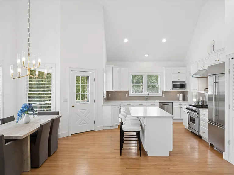 10 Peconic View Ct — Photo 5
