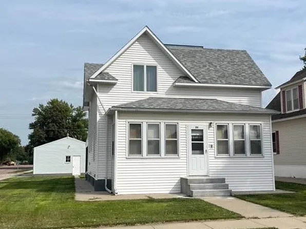 211 W Ash St, Parkston, SD 57366