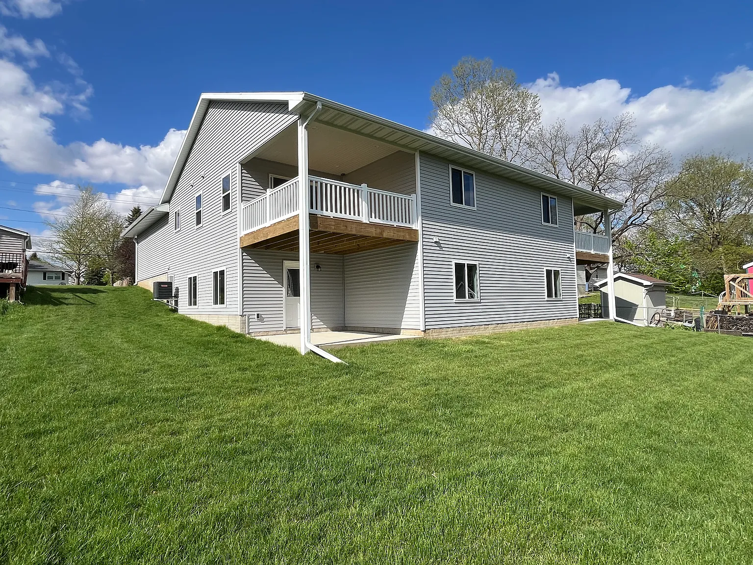 3 bed, 2.5 bath, 2000 sqft, $1,875 — Photo 2
