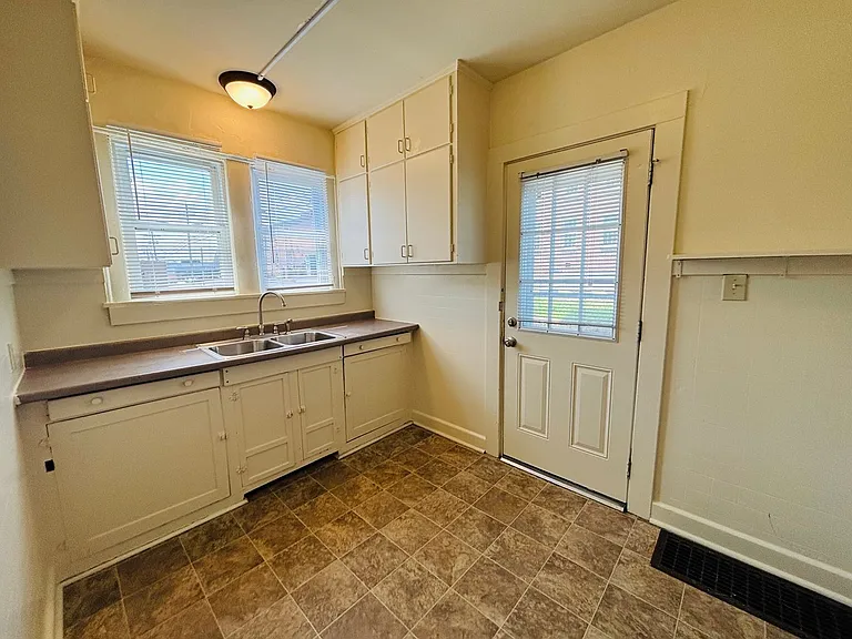 511 Progress St NE — Photo 6