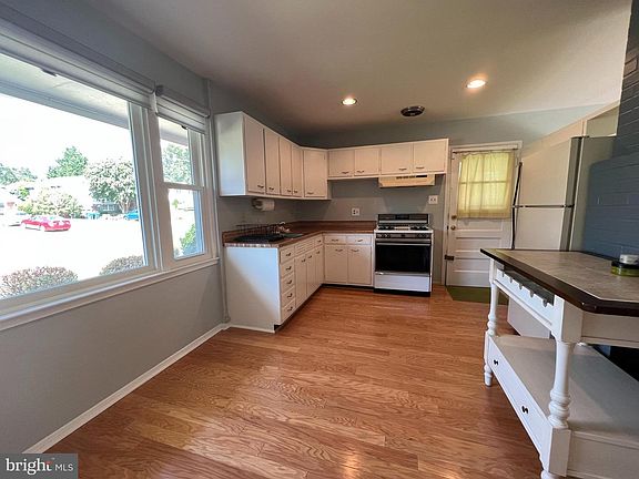 2nd image of 7111 Vermillion Pl