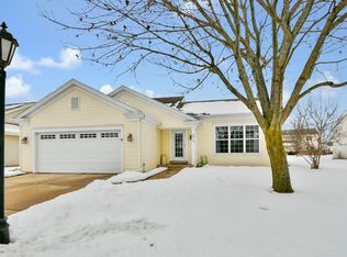2815 Raintree Ln, Waukesha, WI 53189
